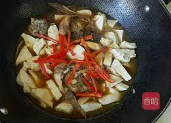 Illustration of how to make fish head stewed with tofu 7