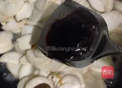 Illustration of how to make king oyster mushrooms in oyster sauce 7