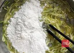  Illustration of how to make zucchini and shrimp egg pancakes 4