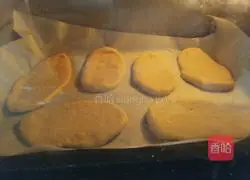 Illustration of how to make bacon bread 11