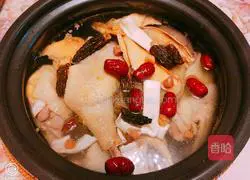 Illustration of how to make morels, king oyster mushrooms, scallops and chicken soup 5