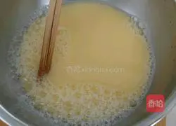 Illustration of how to make steamed scallop and egg custard 4