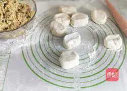 Illustration of making sauerkraut and pork buns 4