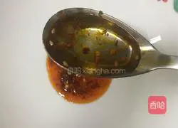 Illustration of how to make Su-style shallots and preserved eggs mixed with tofu 8