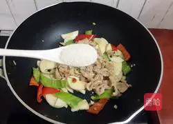 Illustration of how to make fried pork slices with king oyster mushroom 14