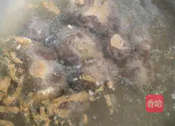 Illustration of how to make oxtail soup 3