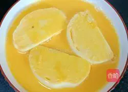 Illustration of how to make egg-fried steamed bun slices 8