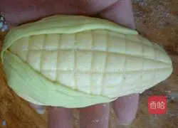 Illustration of how to make small fragrant corn buns 10