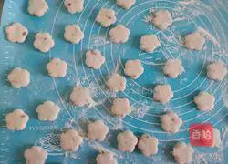 Illustration of how to make cranberry yam pancakes (strengthening the spleen and stomach) 9