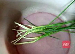 Illustration of how to make butterfly noodles 3