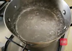 Illustration of hand-beating beef soup 12