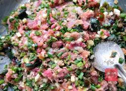 Illustration of how to make preserved egg wontons 3