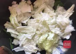 Illustration of how to make cabbage, vermicelli and tofu soup 4