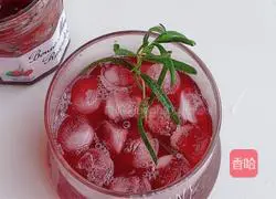 Illustration of how to make raspberry jam and cranberry drink 8