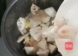 Lotus root and peanut chicken soup recipe 7