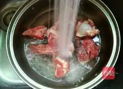 Illustration of how to make kelp bone soup 4