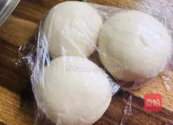 Illustration of how to pull mutton into strips 16