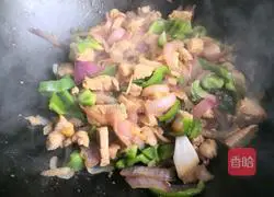 Illustration of how to make chicken breasts with onions 8