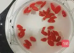 Illustration of how to make red dates, wolfberry and ginger soup 2