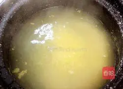 Illustration of how to make nourishing carrot and millet soup 6