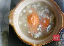 Illustration of how to catch crab roe and make soup 5