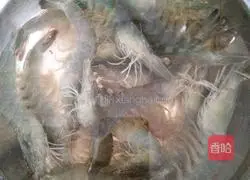 Wonton with fungus, shrimp and goldfish Illustration of how to make wontons 1