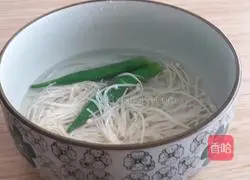 Illustration of Japanese style enoki mushroom and okra cold noodles 4