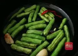 Illustration of braised beef and beans braised noodles 1