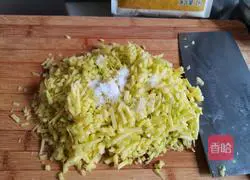 Illustration of how to make pumpkin and pork dumplings 12