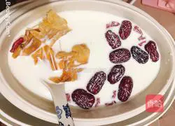Illustration of how to stew fish maw with milk and red dates 6