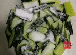 Illustration of how to make pickled cucumbers 1