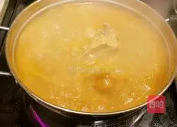 Illustration of making Korean pork bone soup 8