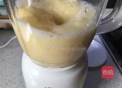 Illustration of how to make pineapple fruit tea 6