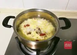 Illustration of how to make egg blossoms stuffed with cinnamon, wolfberry and wine 10