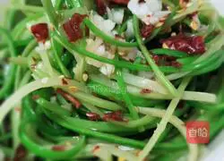 Illustration of how to make cold garlic sprouts 9