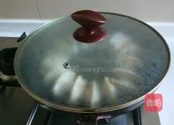 Illustration of how to make fried egg and dumplings during the Lantern Festival on the 15th day of the first lunar month 4