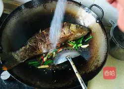 Illustration of home-style braised fish 9