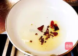 Illustration of how to make red oil ear silk 4