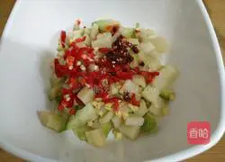 Illustration of how to make spicy diced radish 5