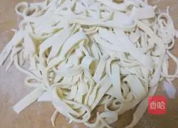 Illustration of how to make ham fried noodles 3