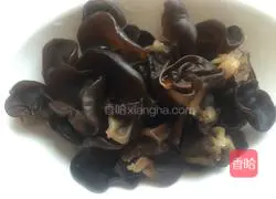 Illustration of how to make cold fungus and peanuts 5