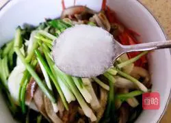 Illustration of how to make three shredded cold dishes 13