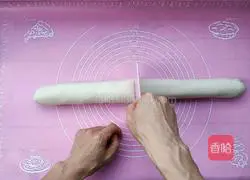 Illustration of how to make pork and beans stuffed buns 20