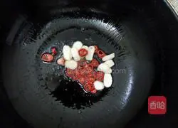 Illustration of how to make fried sausage and garlic sprouts 3