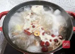 Illustration of fish maw chicken soup 9