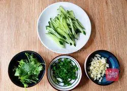 Illustration of how to make spicy and sour cold noodles 2