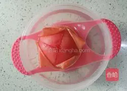 Illustration of how to make egg persimmon noodles for 8-month-old baby 4