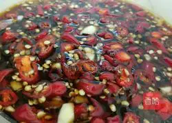 Illustration of how to make spicy and sour chicken feet 4