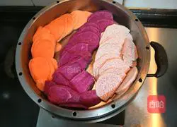 Illustration of how to make coconut milk and nectar meatball soup 3