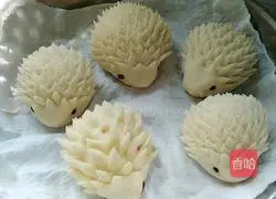 Illustration of how to make hedgehog custard buns 6
